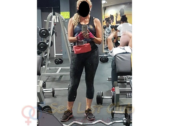 Mi nombre es Alisson, instructora de Fitness. Mujer madura de 40 años con muy buen cuerpo.